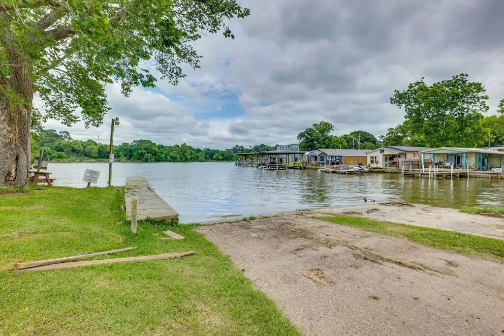 Vacation Home Lake Livingston! Onalaska Εξωτερικό φωτογραφία